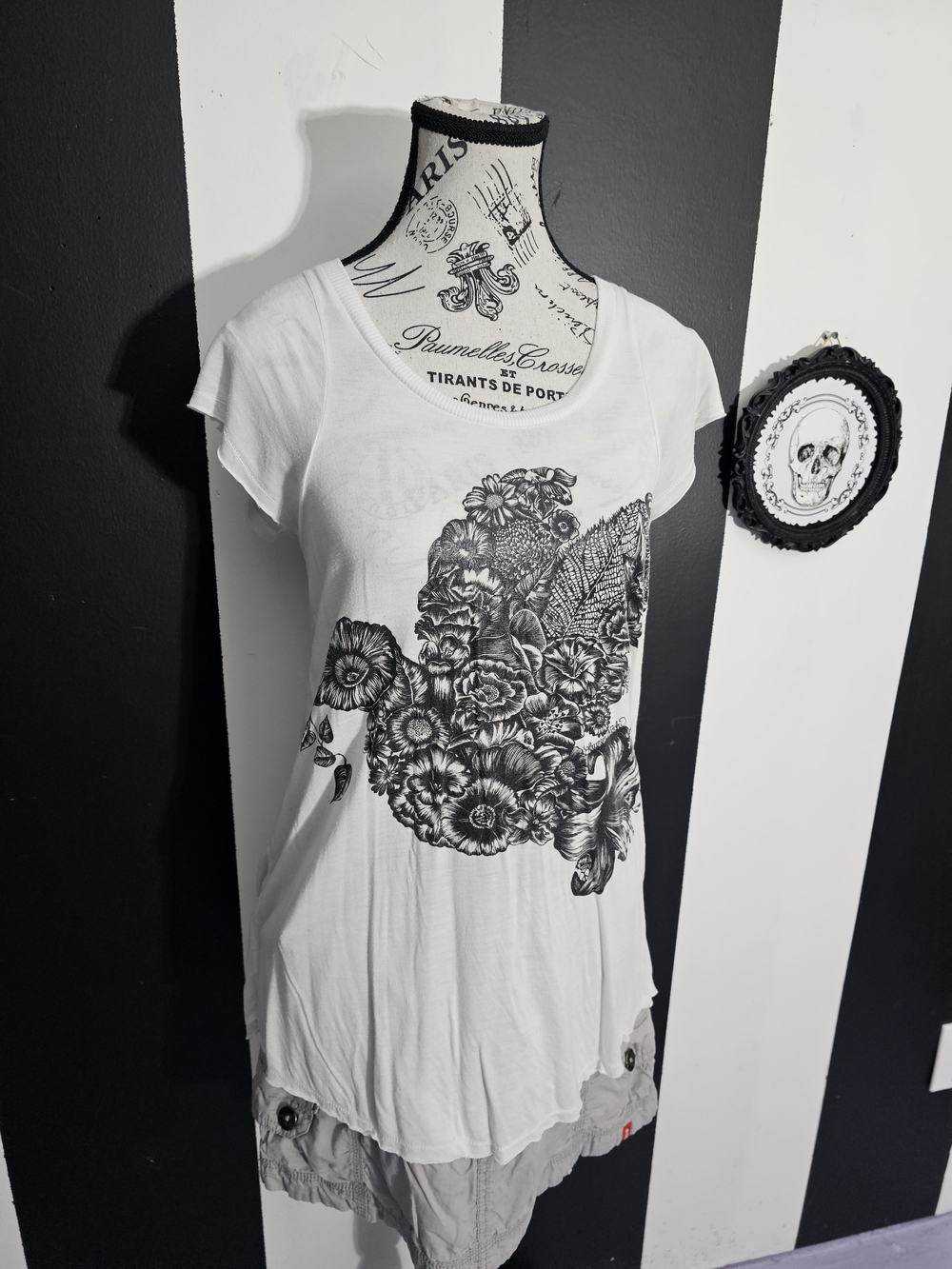 Lauren Moshi White Scoop Neck Tee with Black Floral Bird Graphic